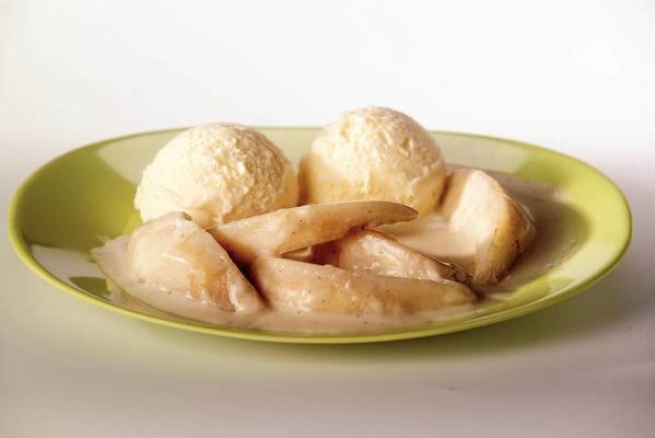 ice cream with pear in creamy sauce
