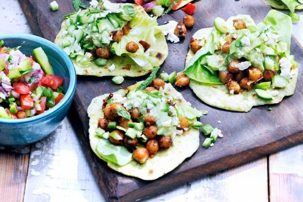 tortillas with avocado, chickpeas and pepper