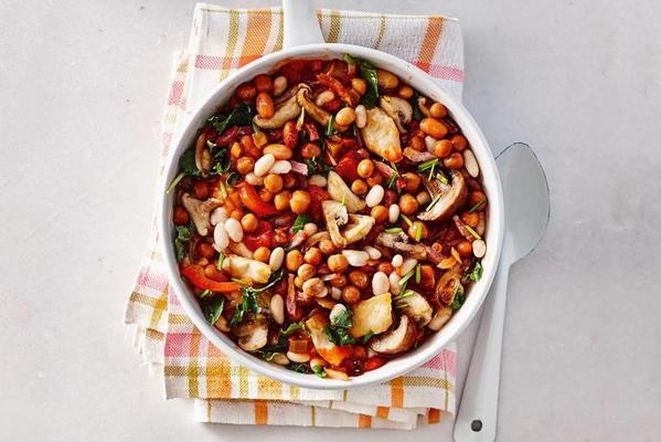fast bean dish with feta and chicken fillets