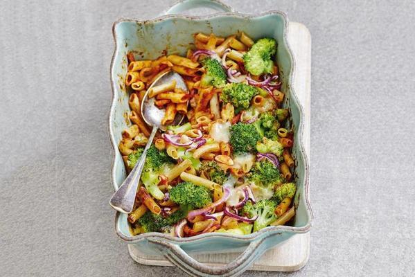 fast oven pasta with broccoli and bacon strips