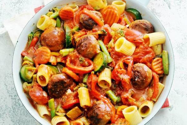 rigatoni with meatballs and a rich vegetable sauce