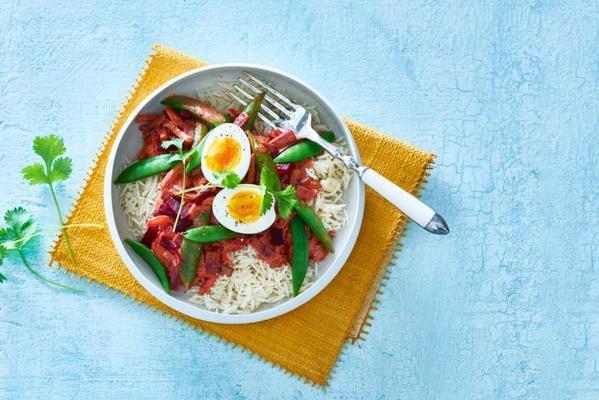 beet curry with sugarsnaps and rice