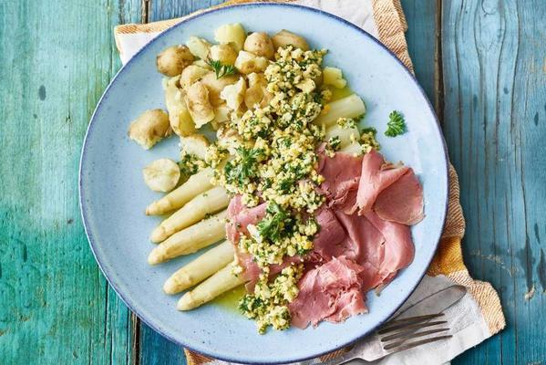 asparagus with egg-parsley butter, potatoes and pastrami