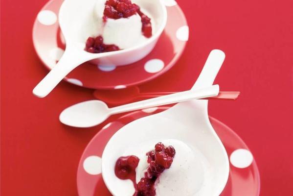 panna cotta with cranberries