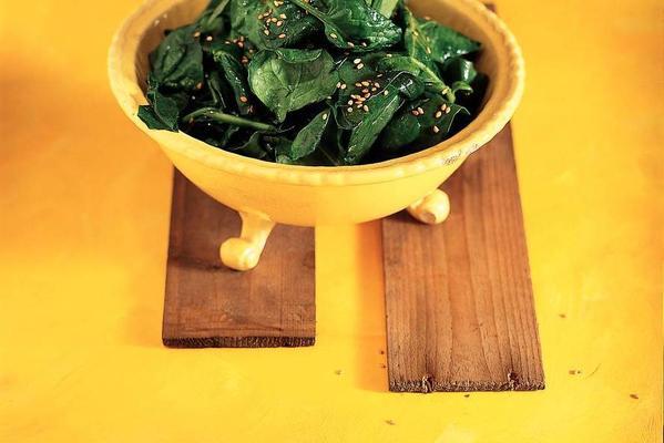 lukewarm oriental spinach with sesame