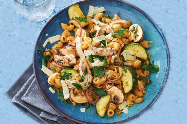 chicken stir fry with pasta and zucchini