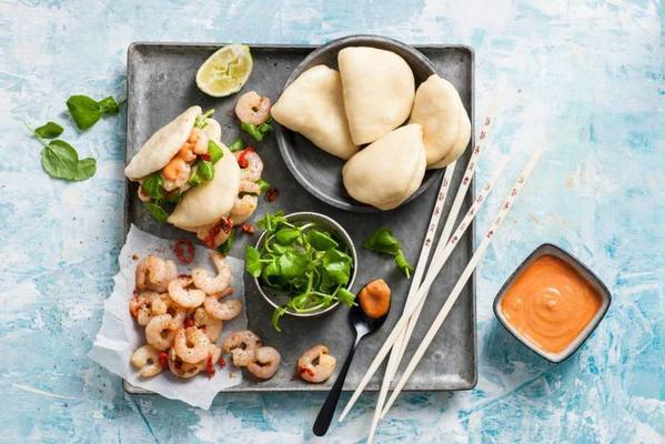 steamed buns with spicy shrimps
