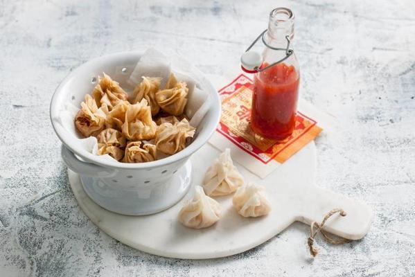 wontons with crab and lime leaf