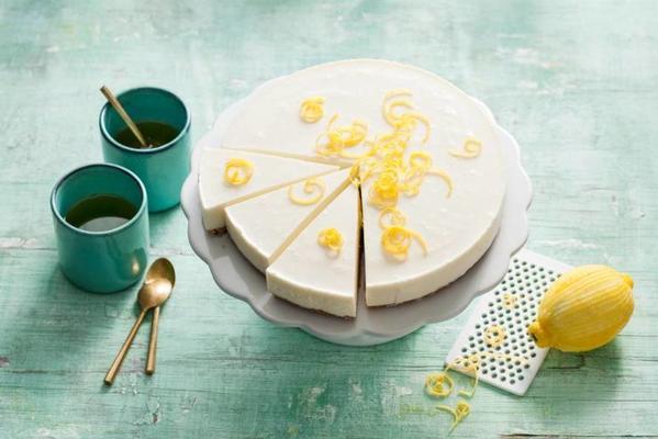 limoncello cheesecake with cantuccine bottom