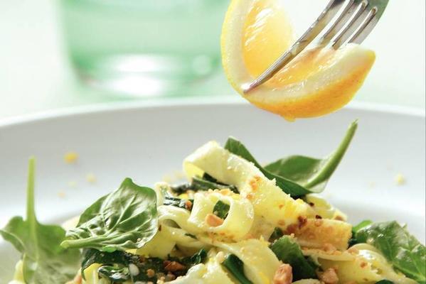 tagliatelle with spinach and lemon cream sauce