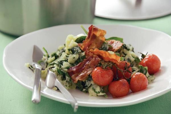 stew raw spinach with bacon