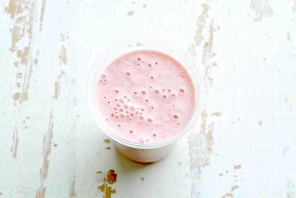 yogurt smoothie with oatmeal, banana and strawberry