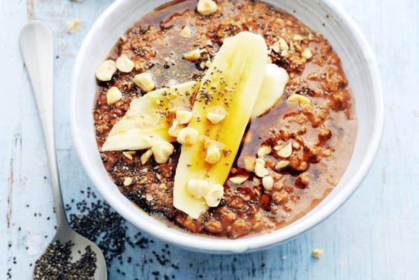 choco-porridge with banana and hazelnut