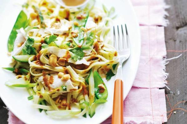 noodle salad with cucumber