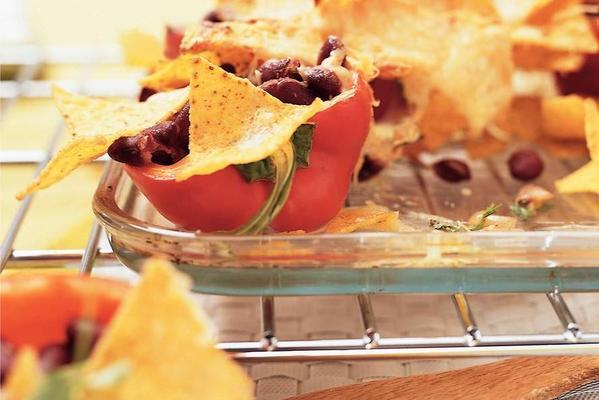 Mexican peppers with kidney beans and tortilla lid