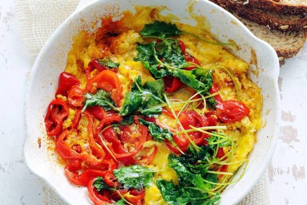 scrambled eggs with paprika and kale