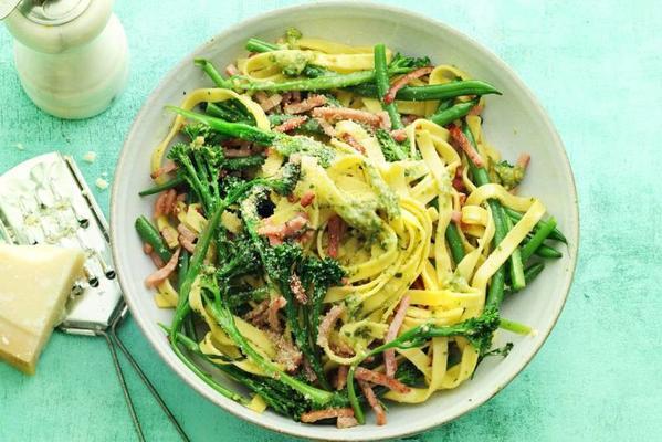pasta pesto with green vegetables and ham strips