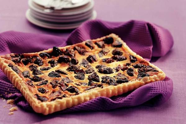 plate cake with prunes and honey