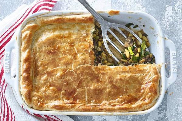 Mediterranean casserole with puff pastry twig