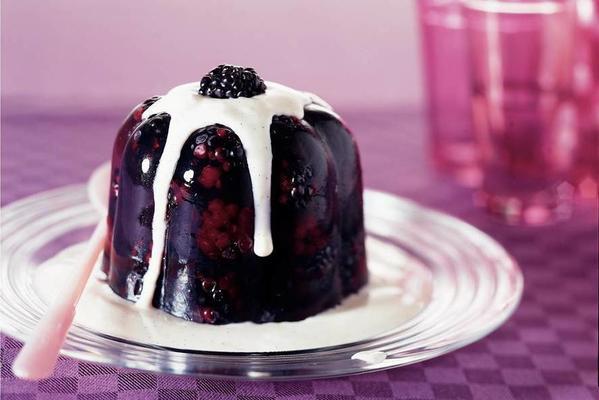 red wine jelly with blackberries and vanilla sauce