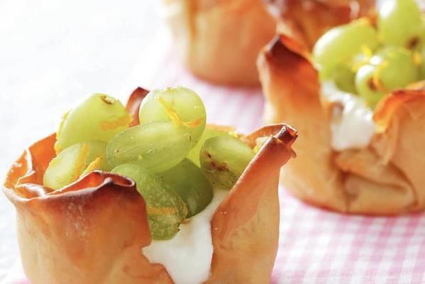 filo pastry tarts with grape salsa