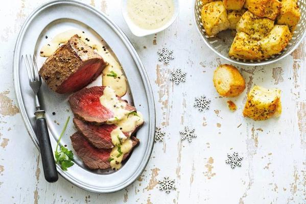 roast beef with peppercorn and pepper cream sauce