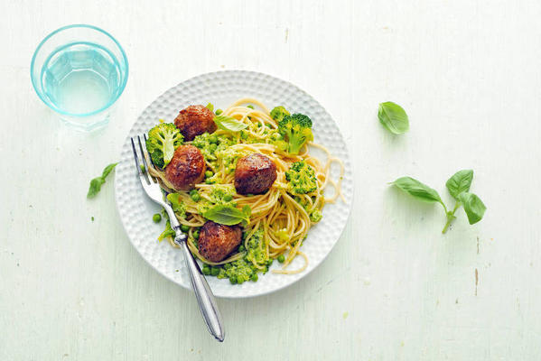 pasta with meatballs and garden peas