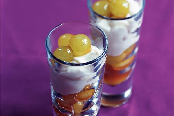 grapes in caramel with cream yogurt