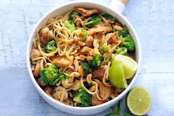 noodles with broccoli, cashew nuts and pieces of chicken