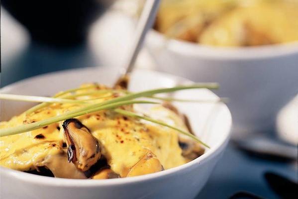 gratin mussels with saffron and chives