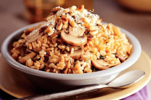 risotto with mushrooms and white wine