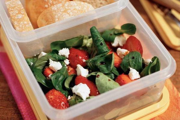 strawberry salad with goat's cheese