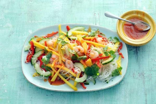 noodle salad with mango and shrimps