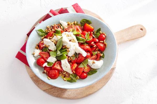 salad caprese with pine nuts