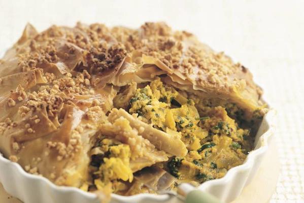 savory pie with chicken and cashew nuts