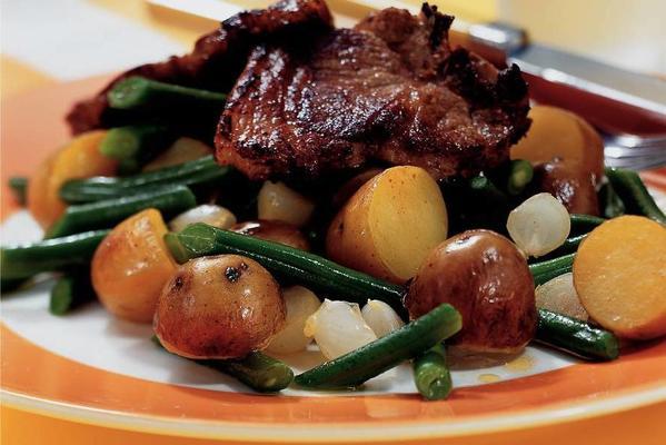 lamb chops with baby potatoes and green beans
