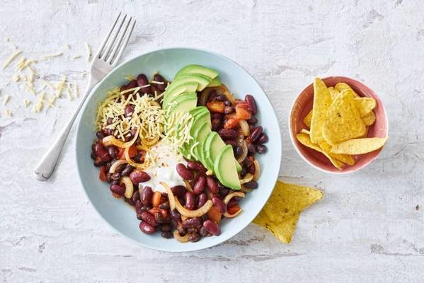 chili sin carne with avocado