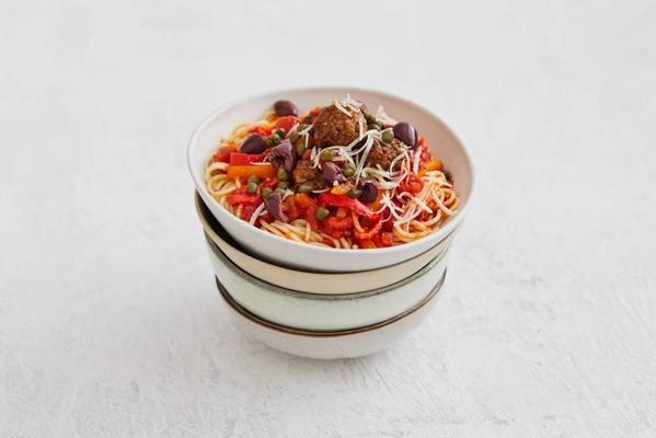 spaghetti with paprika and vega balls