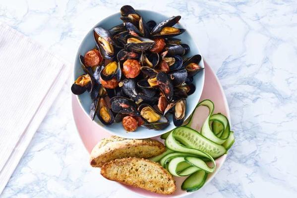 mussels in spicy tomato sauce
