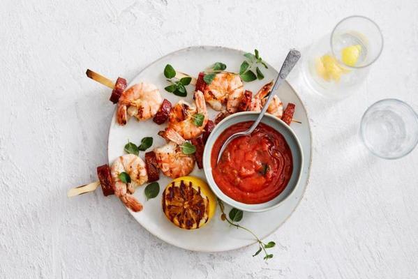 Spanish surf and peat skewers with spicy tomato sauce