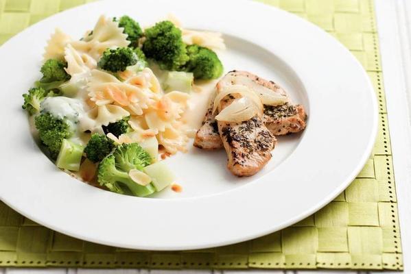 broccoli with almonds and cheese sauce