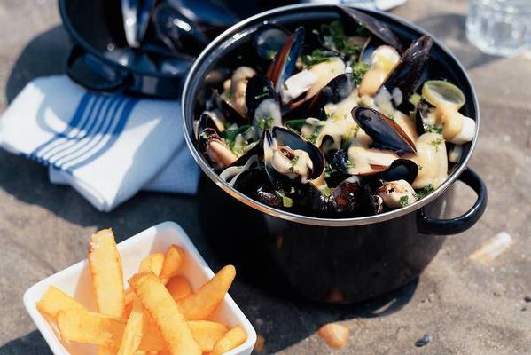 mussels with garlic and mustard sauce