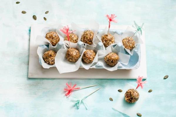 energyballs with cinnamon and honey from ella mills