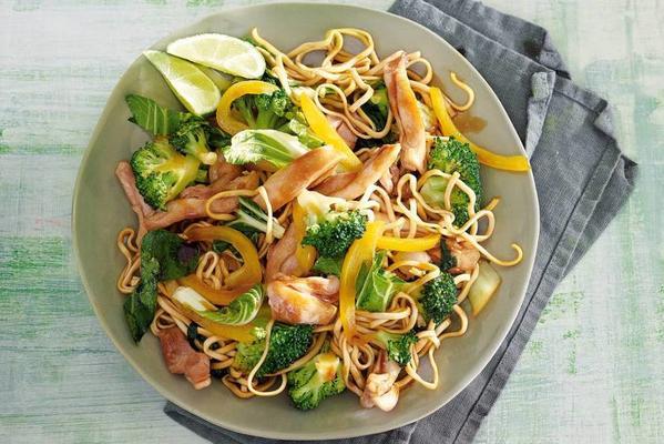 fresh stir fry with broccoli and chicken