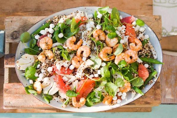 quinoa salad with goat's cheese and prawns