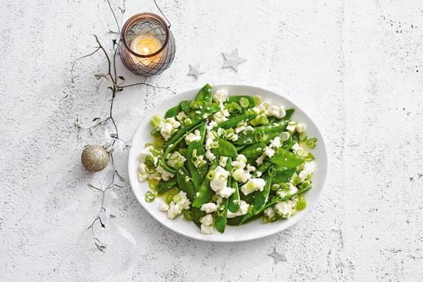 pea pods with feta and spring onion