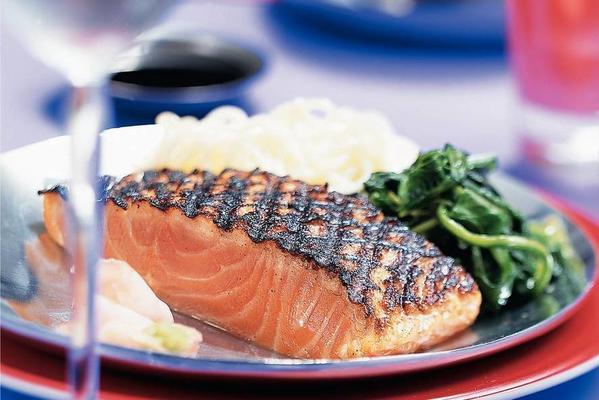 grilled salmon with spinach