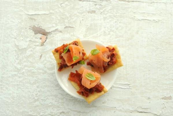 crostini with tomato tapenade and smoked salmon
