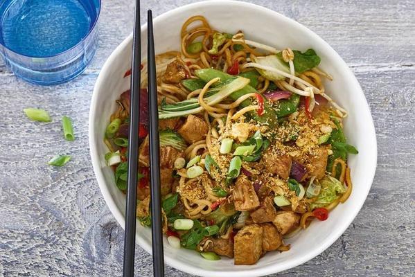fast noodles with cumin and Chinese wok vegetables