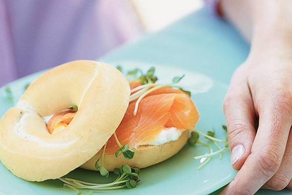 bagels with smoked salmon and horseradish